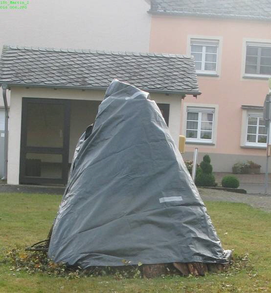 Christo war nicht da zum verhüllen, das waren wir selbst, Regenschutz falls was fällt.