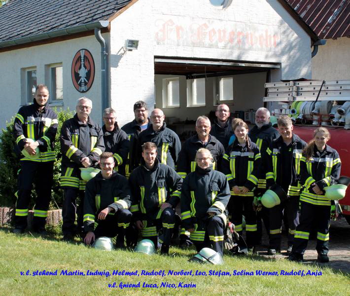 



das Team das den Martinsumzug organisiert, eine tolle Truppe, . Aktuelles Gruppenbild 2021 DREI weibliche Mitglieder, die Frauenquote hat sich erfreulich erhöht. Das ist sehr gut.