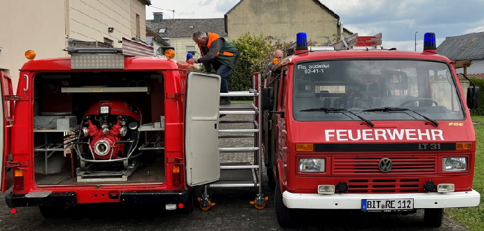 Umbau-Halter-für-4teilige Steckleiter Alter Halter ist jetzt auf dem linken TSF und der neue auf dem rechten TSF